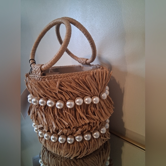 Beyond The Beach Los Angeles Skyler Straw Pearl Bucket Bag - Picture 5 of 13